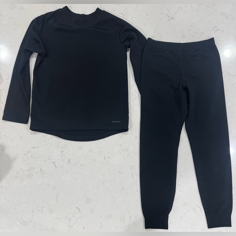 EUC Patagonia Kids’ Capilene Midweight Baselayer top & pants, size small (8)
